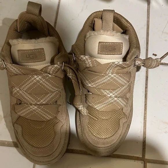 UGG Lowmel Sneakers in sand with Plaid Laces - Picture 2 of 9